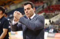 Ο Δημήτρης Ιτούδης δίπλα στους σεισμόπληκτους της Τουρκίας