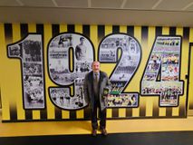 Στο γήπεδο της Νέας Φιλαδέλφειας γιόρτασε τα γενέθλια του ο… συνομήλικος της ΑΕΚ ο Θρασύβουλος Λιόγκας