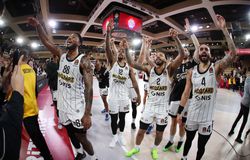 Εντυπωσιακό: Ο κόσμος της Παρτίζαν περίμενε την αποστολή στο αεροδρόμιο στις 3:30 τα ξημερώματα! (vid)