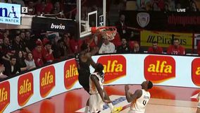 Το... αεροπλανικό κάρφωμα του Χολ μετά την ασίστ του Γουόκαπ