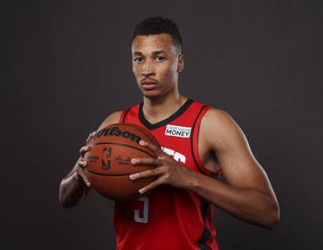 Παρελθόν από τους Ουίζαρντς ο Ντάντε Έξουμ