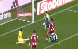 Ασύλληπτη χαμένη ευκαιρία από τον Παντελίδη στο Ολυμπιακός - Παναθηναϊκός (pic)