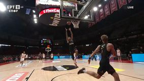 Φάση βγαλμένη από το NBA: Ο Ουόκαπ χτύπησε την μπάλα στο ταμπλό και ο Ουόρντ κάρφωσε εντυπωσιακά!