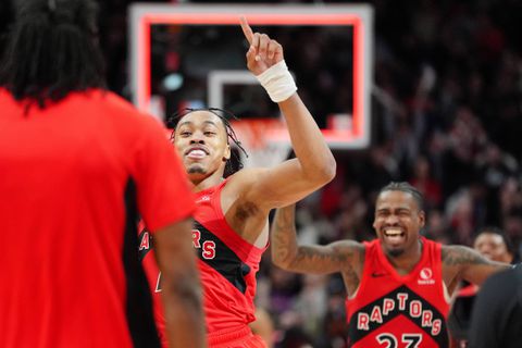 Με «διπλό» Μπαρνς οι Ράπτορς λύγισαν τους Πέισερς