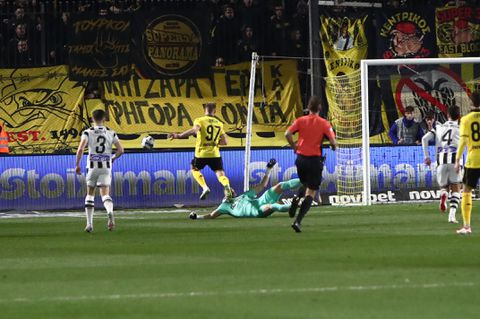 Οι μεγάλες επεμβάσεις Αθανασιάδη και Παβλένκα και οι καλύτερες στιγμές του Άρης - ΠΑΟΚ (vid)