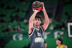 Ανησυχία με Σαμοντούροφ στον Παναθηναϊκό - Αποχώρησε κουτσαίνοντας για τον πάγκο (vid)