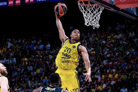 Σοκ στη Φενέρμπαχτσε: Ρήξη μηνίσκου και χειρουργείο για τον Ντέβον Χολ