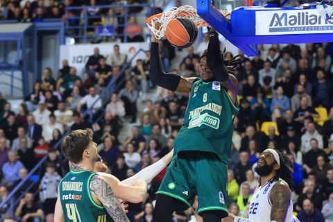 Ευρεία νίκη για τον σοβαρό Παναθηναϊκό στην Καρδίτσα με οδοστρωτήρα Χολμς