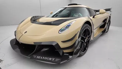 Αυτό το Koenigsegg Jesko είναι ένα και μοναδικό (+video)