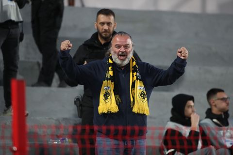 Έξαλλοι πανηγυρισμοί από τον Μάριο Ηλιόπουλο στις Σέρρες για τη νίκη της ΑΕΚ