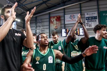 «Όλοι μαζί σαν ένα»: Οι φίλοι του Παναθηναϊκού στήριξαν την ομάδα στην Καρδίτσα (vid)