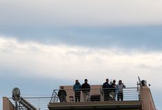 Κόσμος στα μπαλκόνια για να παρακολουθήσει το Ατρόμητος - ΑΕΚ