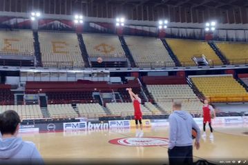 Ο Ζίπσερ της Μπάγερν το... μπουμπούνησε από το κέντρο στο ΣΕΦ (vid)