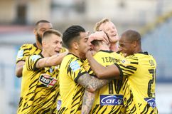 Ούτε τα δοκάρια σταμάτησαν την ΑΕΚ, «διπλό» κορυφής στο Περιστέρι