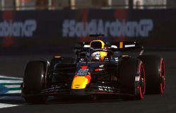 Ταχύτερος ο Φερστάπεν στις τρίτες δοκιμές της Τζέντα, στον τοίχο ο Ζου