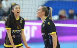 «Καθάρισε» τον Άρη και προκρίθηκε στον τελικό του Κυπέλλου η ΑΕΚ