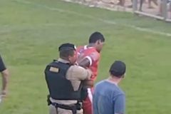 Σοκ: Τερματοφύλακας-έμπορος ναρκωτικών συνελήφθη από αστυνομικές αρχές μέσα στο γήπεδο που αγωνιζόταν (vid)