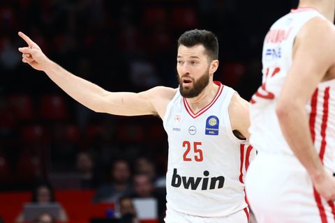 Όλα όσα έκανε ο Άλεκ Πίτερς στη νίκη του Ολυμπιακού επί του ΠΑΟΚ (vid)