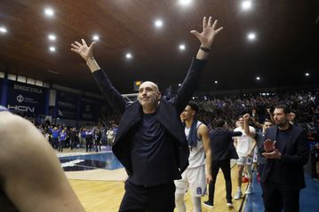 Απόλυτη αποθέωση για τον Λούκιτς στο Ιβανώφειο μετά τη μεγάλη νίκη του Ηρακλή (vid)