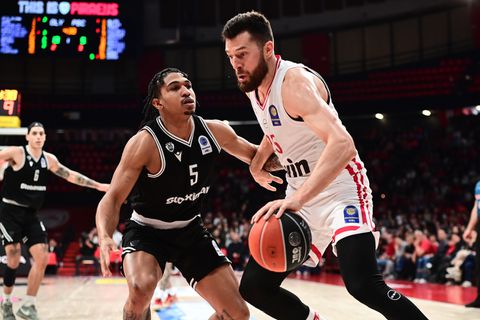 Με μπροστάρη τον Πίτερς ο Ολυμπιακός «καθάρισε» τον ΠΑΟΚ με «εκατοστάρα»