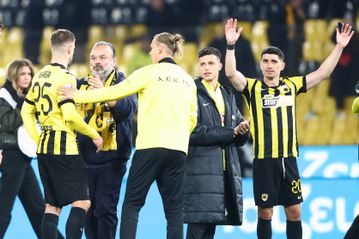 Η παρακάμερα της ΑΕΚ από την νίκη επί της ΑΕΛ Novibet: Η αγκαλιά του Ηλιόπουλου στον Μουκουντί (vid)