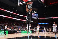 Οι Χοκς νίκησαν απέναντι στους Σίξερς