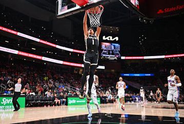 Οι Χοκς νίκησαν απέναντι στους Σίξερς