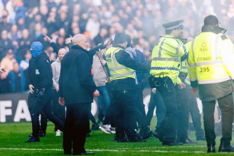 Θλιβερά επεισόδια στο Old Firm: Εισβολή οπαδών μετά την πρόκριση της Σέλτικ επί της Ρέιντζερς (vid)