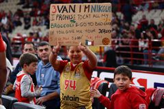 «Εβάν θα τρώω όλο το μπρόκολό μου» - Απίθανο πλακάτ από πιτσιρικά