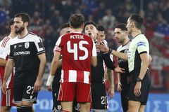 Ένταση ανάμεσα σε Ρέτσο και Μπιάνκο μετά από χτύπημα του Γερεμέγεφ στον αρχηγό του Ολυμπιακού