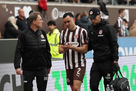 Ισοπαλία ανάμεσα σε Ζανκτ Πάουλι και Άιντραχτ, αποχώρησε τραυματίας ο Σάλιακας