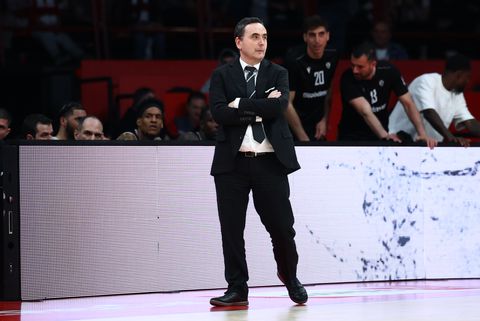 Μπούτσκος: «Πρέπει να κοιταχτούμε στον καθρέφτη - Αφήσαμε τον Ολυμπιακό να παίξει το παιχνίδι του» (vid)