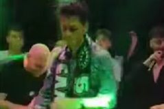 Τα... έσπασε στα μπουζούκια η Καλαμάτα (vid)