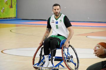 Νίκος Παππάς: Έκανε το ντεμπούτο του με την ομάδα μπάσκετ με αμαξίδιο του Παναθηναϊκού