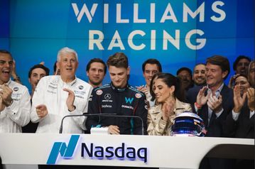 Ο Λόγκαν Σάρτζεντ της Williams χτύπησε το κουδούνι του κλεισίματος στο Χρηματιστήριο της Νέας Υόρκης (vid)