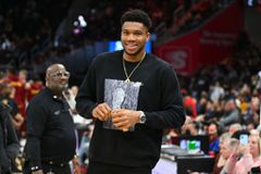 Ο Αντετοκούνμπο αυτοπροτάθηκε στους Σαουδάραβες: «Αν ψάχνετε για τερματοφύλακα ενημερώστε με»