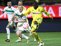 Δώρο ένα πολυτελές αυτοκίνητο παρέλαβε από τη σύντροφό του για τα γενέθλιά του ο Λάζλο Κλαϊνχάισλερ (gallery)