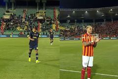 Η στιγμή που αποχωρεί η Φενέρ από το γήπεδο - Χειροκροτούσε ο Ικάρντι τους πιτσιρικάδες των αντιπάλων (vid)