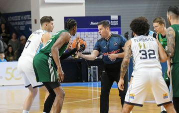 Πρόβλημα με Αντετοκούνμπο στον Παναθηναϊκό AKTOR - Αποχώρησε με ενοχλήσεις στο γόνατο