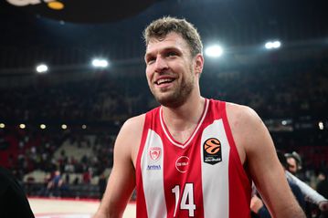 Βεζένκοφ για την αναμέτρηση στη Βουλγαρία κόντρα στη Χάποελ: «Ξεχωριστό ματς για μένα»