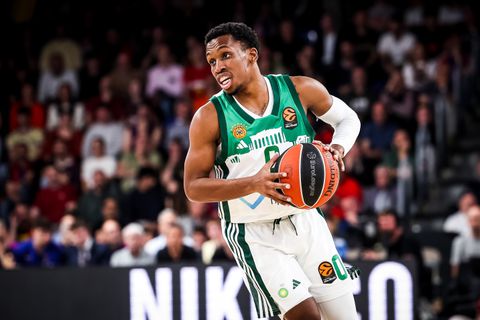 Σορτς για την τετράδα: «Δεν έχω φέρει μαζί μου το... κομπιουτεράκι» (vid)