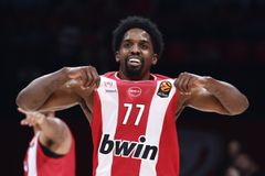 ΜακΚίσικ: «Ελπίζω ότι ο Βεζένκοφ θα γυρίσει σπίτι και θα κάνει το καλύτερο παιχνίδι της ζωής του»