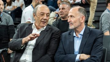 Ο Τσους Μπουένο παρακολουθεί το Εφές - Παρτιζάν με τον πρόεδρο των Τούρκων