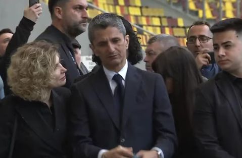 Λαϊκό προσκύνημα για τον Μιρτσέα Λουτσέσκου - Απαρηγόρητος ο Ράζβαν (vid)