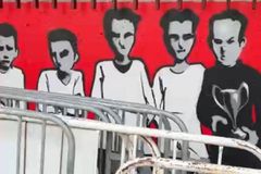 Το γκράφιτι που αποκαλύπτει την...μεταμόρφωση της Ράγιο (pic)