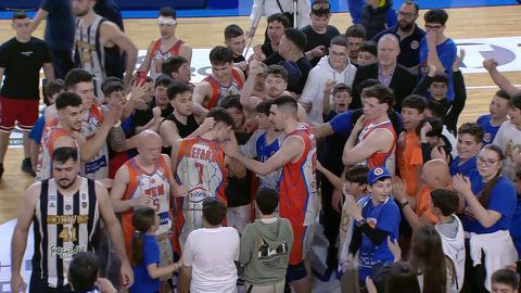 Το απίθανο φινάλε στο Μεγαρίδα - Κόροιβο: Ανατροπή οκτώ πόντων σε ογδόντα δύο δευτερόλεπτα (vid)