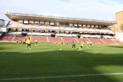 Οι παίκτες της ΑΕΚ προσπάθησαν να συνηθίσουν ένα τερέν που κρύβει παγίδες (vid)