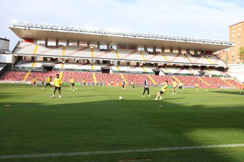 Οι παίκτες της ΑΕΚ προσπάθησαν να συνηθίσουν ένα τερέν που κρύβει παγίδες (vid)