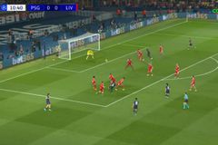 Με... δόση τύχης ο Ντουέ έδωσε το προβάδισμα στην Παρί κόντρα στη Λίβερπουλ