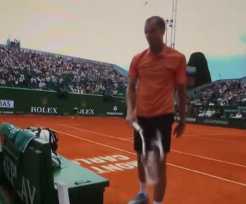 Δεν πήρε ούτε γκέιμ ο Μεντβέντεφ κόντρα στον Μπερετίνι και τα... έσπασε (vid)